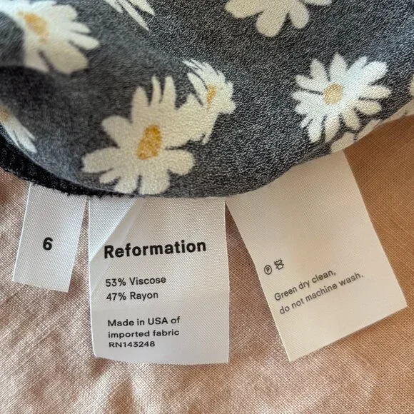 Reformation Margot Skirt, Daisy Print, Size 6 - Picture 6 of 6